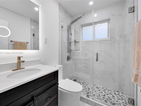 5501 Mckinley St, Hollywood FL 33021