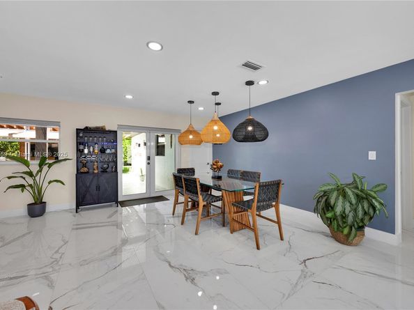 5501 Mckinley St, Hollywood FL 33021