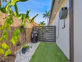 5501 Mckinley St, Hollywood FL 33021