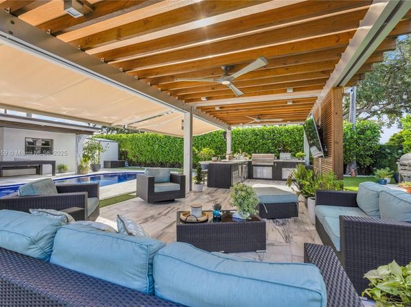 5501 Mckinley St, Hollywood FL 33021