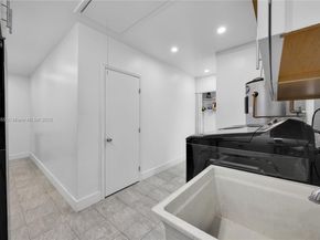 5501 Mckinley St, Hollywood FL 33021