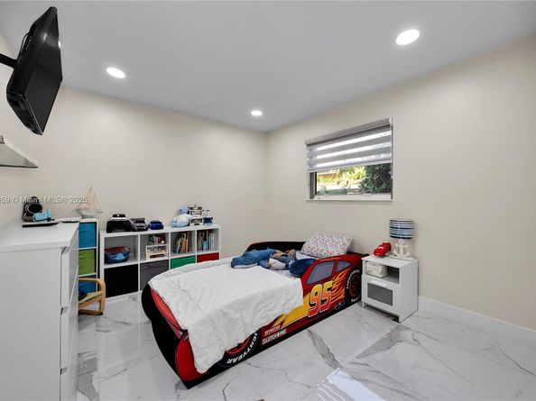 5501 Mckinley St, Hollywood FL 33021
