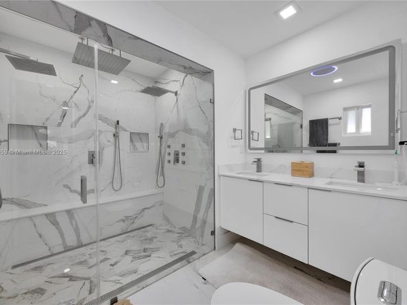 5501 Mckinley St, Hollywood FL 33021