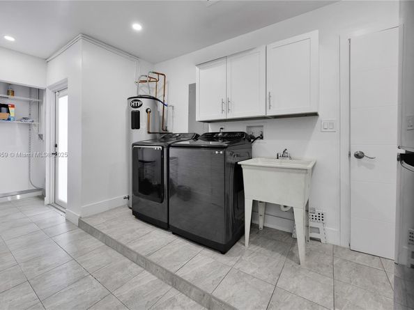 5501 Mckinley St, Hollywood FL 33021