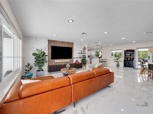 5501 Mckinley St, Hollywood FL 33021