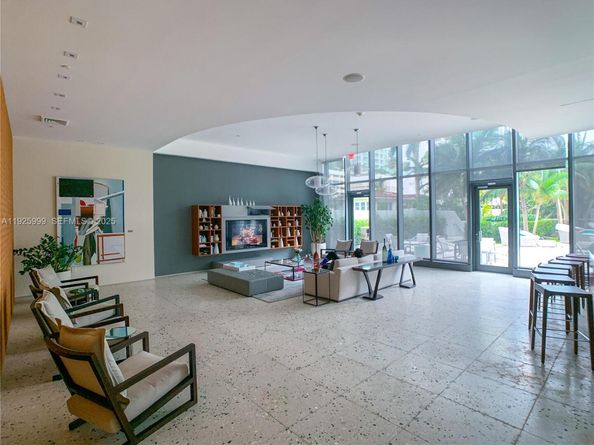 460 NE 28th St 2006, Miami FL 33137