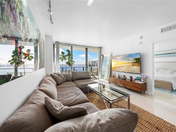 460 NE 28th St 2006, Miami FL 33137