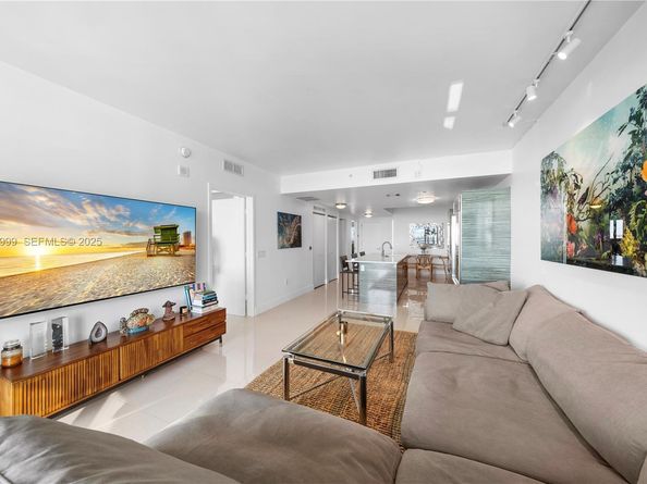 460 NE 28th St 2006, Miami FL 33137