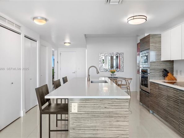 460 NE 28th St 2006, Miami FL 33137