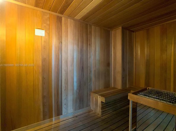 460 NE 28th St 2006, Miami FL 33137