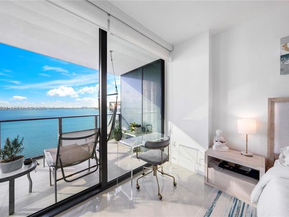 460 NE 28th St 2006, Miami FL 33137