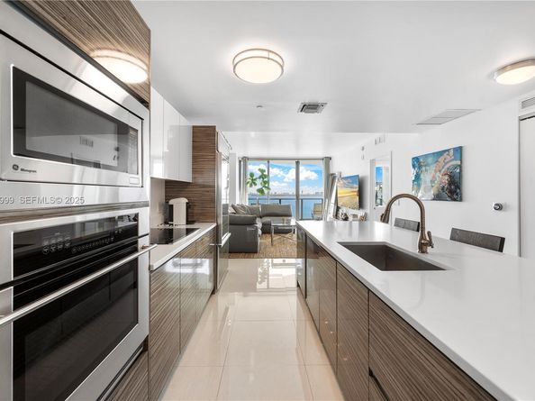 460 NE 28th St 2006, Miami FL 33137