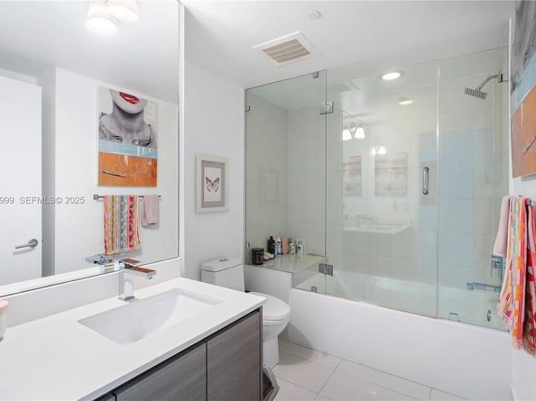 460 NE 28th St 2006, Miami FL 33137