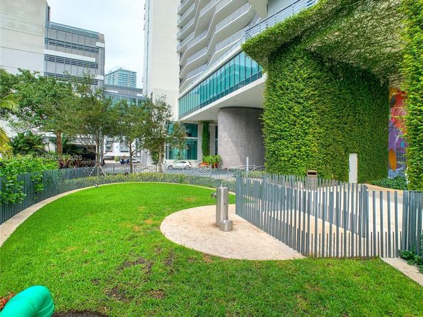 460 NE 28th St 2006, Miami FL 33137