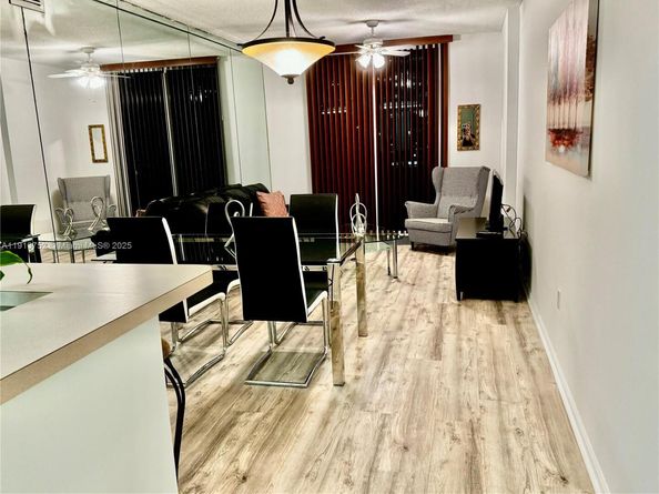 185 SE 14th Ter 1812, Miami FL 33131