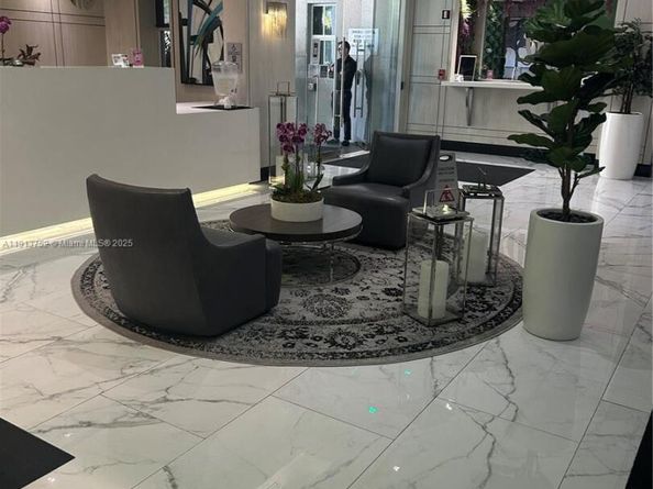 185 SE 14th Ter 1812, Miami FL 33131