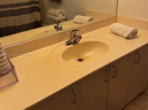 185 SE 14th Ter 1812, Miami FL 33131