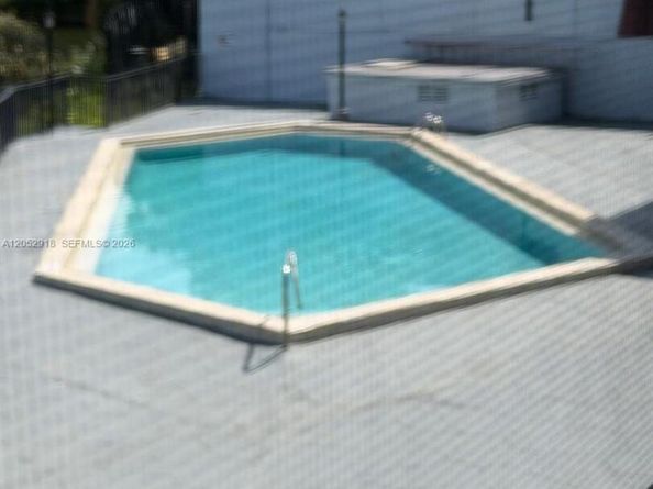 1335 W 68th St 204, Hialeah FL 33014