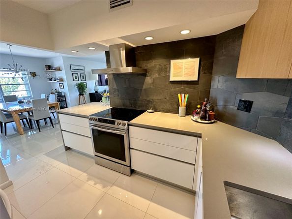 500 Bayview Dr 221, Sunny Isles Beach FL 33160