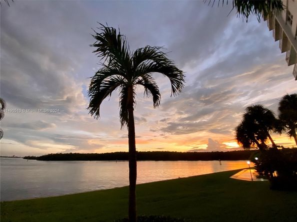 500 Bayview Dr 221, Sunny Isles Beach FL 33160