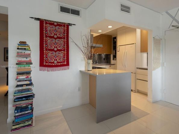 500 Bayview Dr 221, Sunny Isles Beach FL 33160