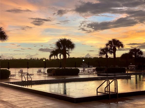 500 Bayview Dr 221, Sunny Isles Beach FL 33160