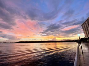 500 Bayview Dr 221, Sunny Isles Beach FL 33160