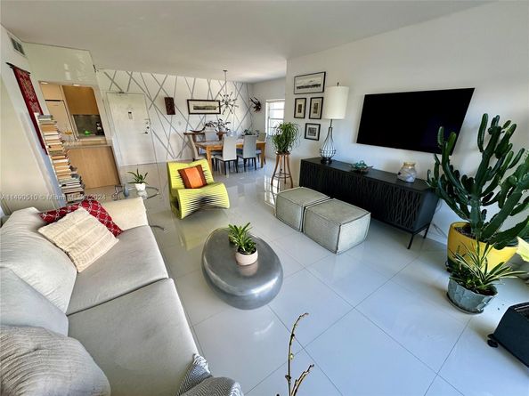 500 Bayview Dr 221, Sunny Isles Beach FL 33160