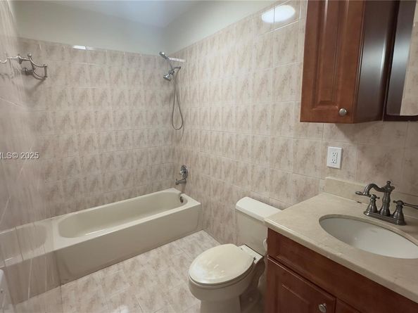 580 E 47th St, Hialeah FL 33013