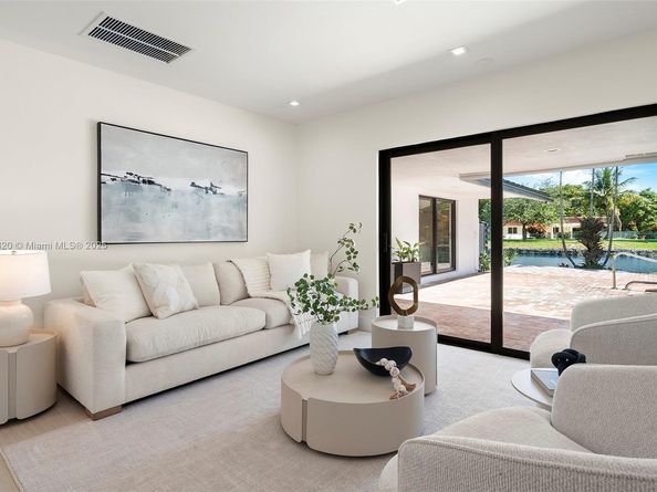 10945 SW 75th Ct, Pinecrest FL 33156