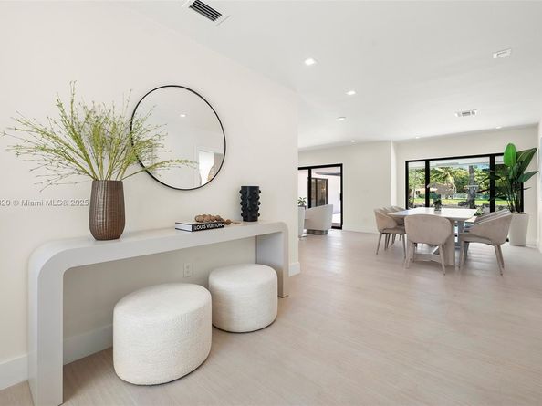 10945 SW 75th Ct, Pinecrest FL 33156