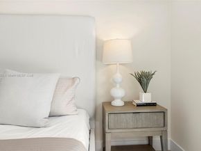 10945 SW 75th Ct, Pinecrest FL 33156