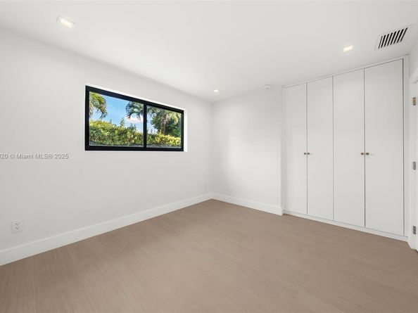 10945 SW 75th Ct, Pinecrest FL 33156