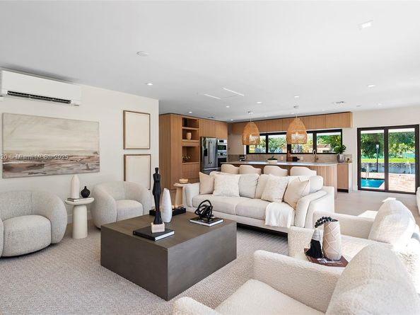 10945 SW 75th Ct, Pinecrest FL 33156