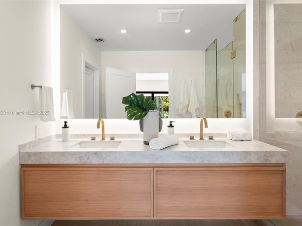 10945 SW 75th Ct, Pinecrest FL 33156