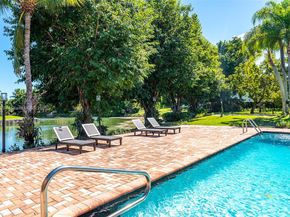 10945 SW 75th Ct, Pinecrest FL 33156