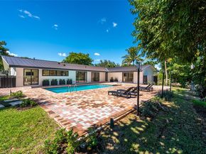 10945 SW 75th Ct, Pinecrest FL 33156