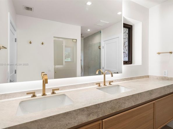 10945 SW 75th Ct, Pinecrest FL 33156