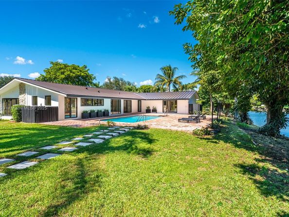 10945 SW 75th Ct, Pinecrest FL 33156