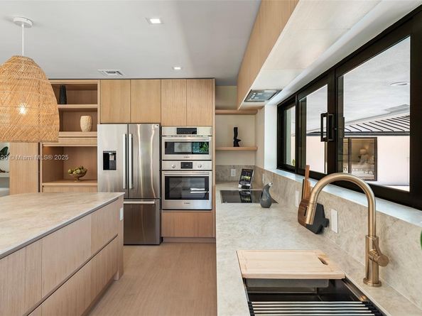 10945 SW 75th Ct, Pinecrest FL 33156