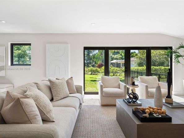 10945 SW 75th Ct, Pinecrest FL 33156