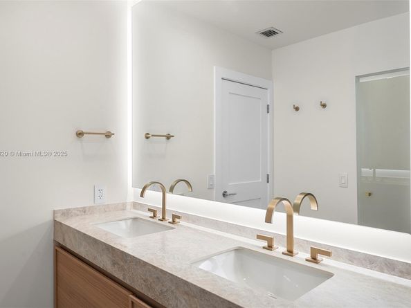 10945 SW 75th Ct, Pinecrest FL 33156