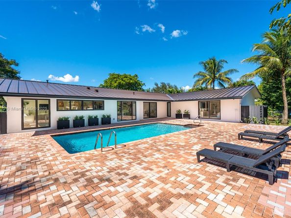 10945 SW 75th Ct, Pinecrest FL 33156