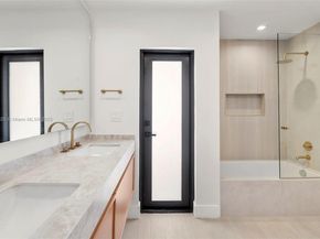 10945 SW 75th Ct, Pinecrest FL 33156