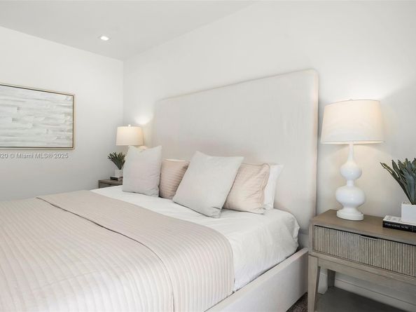 10945 SW 75th Ct, Pinecrest FL 33156