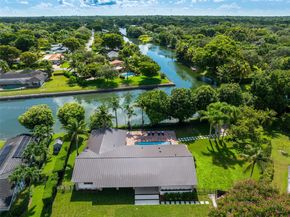 10945 SW 75th Ct, Pinecrest FL 33156