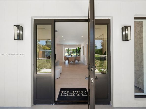 10945 SW 75th Ct, Pinecrest FL 33156