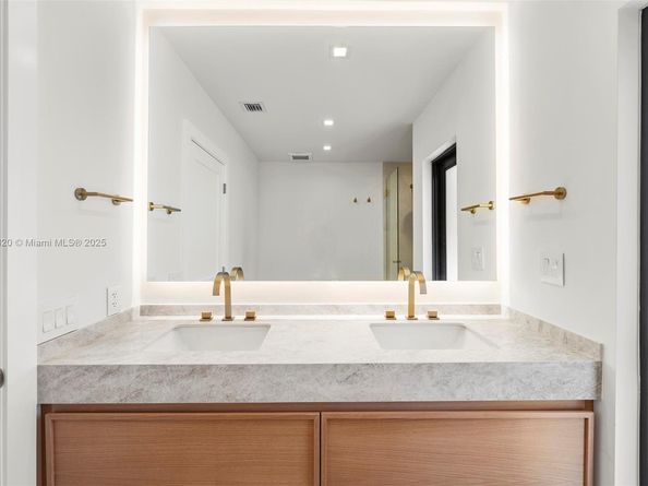 10945 SW 75th Ct, Pinecrest FL 33156