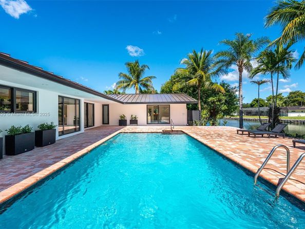 10945 SW 75th Ct, Pinecrest FL 33156