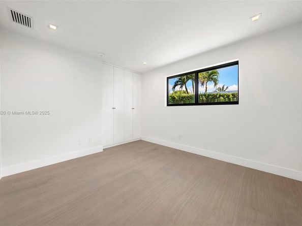 10945 SW 75th Ct, Pinecrest FL 33156